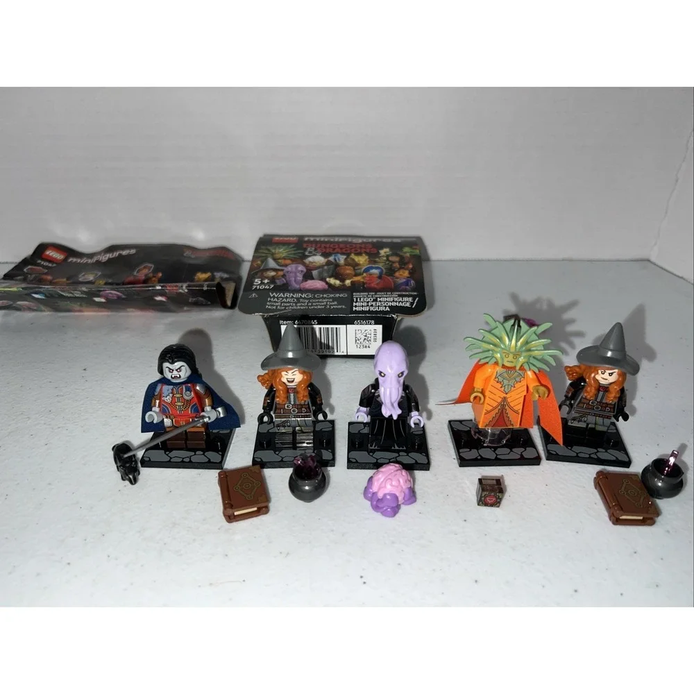 LEGO Dungeons and Dragons Minifigures Lot Of 5 Plus Accessories